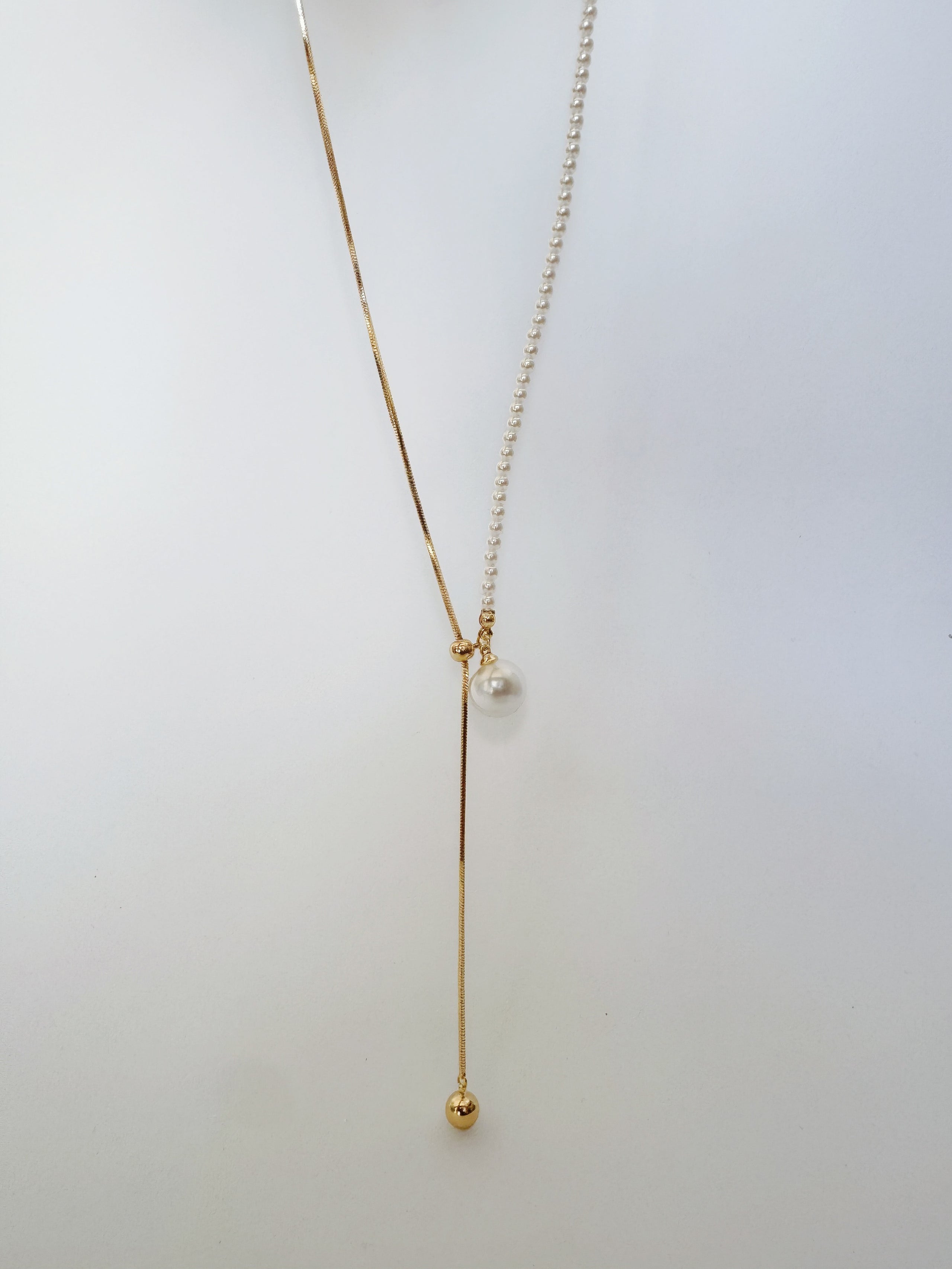 Collar corbatero con piedra