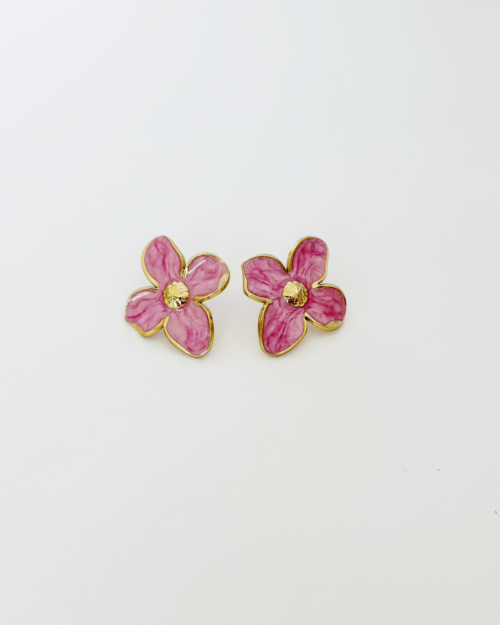 Aretes de flor esmaltada