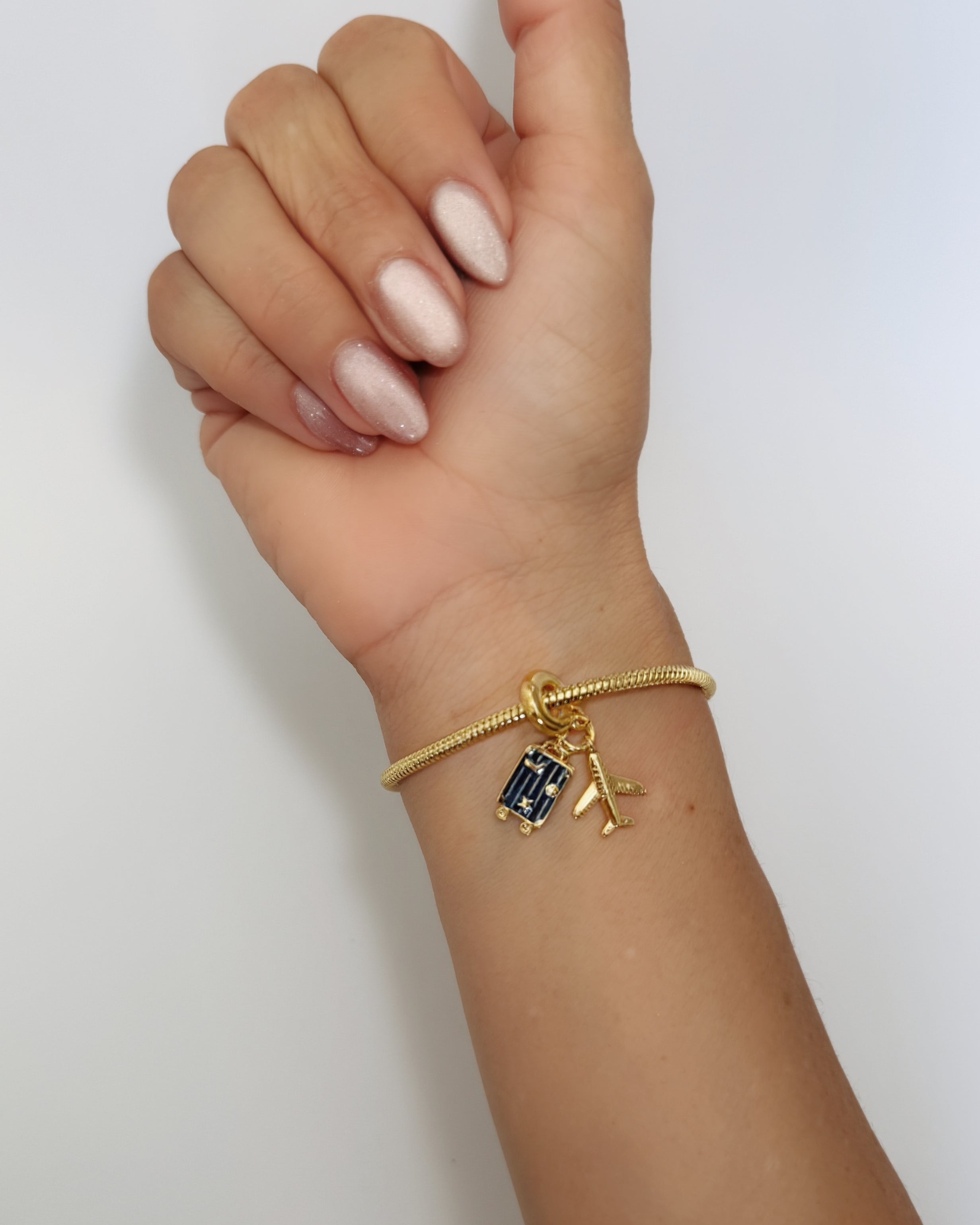 Pulsera con charms de viaje